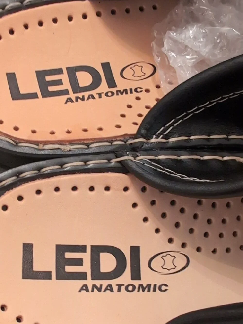 Ledi Anatomic black leather